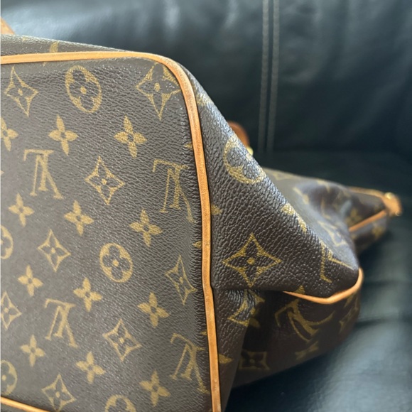 LOUIS VUITTON authentic 
Monogram Palermo GM (pre-own) - Picture 2 of 9